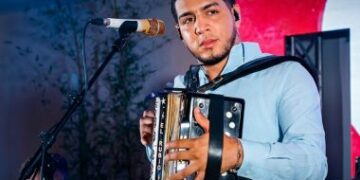 El Rubio Acordeon – Siento Que Te Quiero